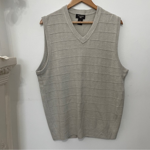 💫 Vintage Dockers Knit V-Neck Stone Gray Sweater Vest - Picture 1 of 3